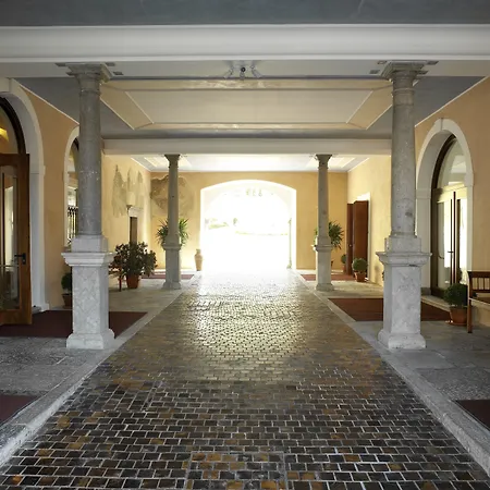 Grand Hotel Entourage - Palazzo Strassoldo-3